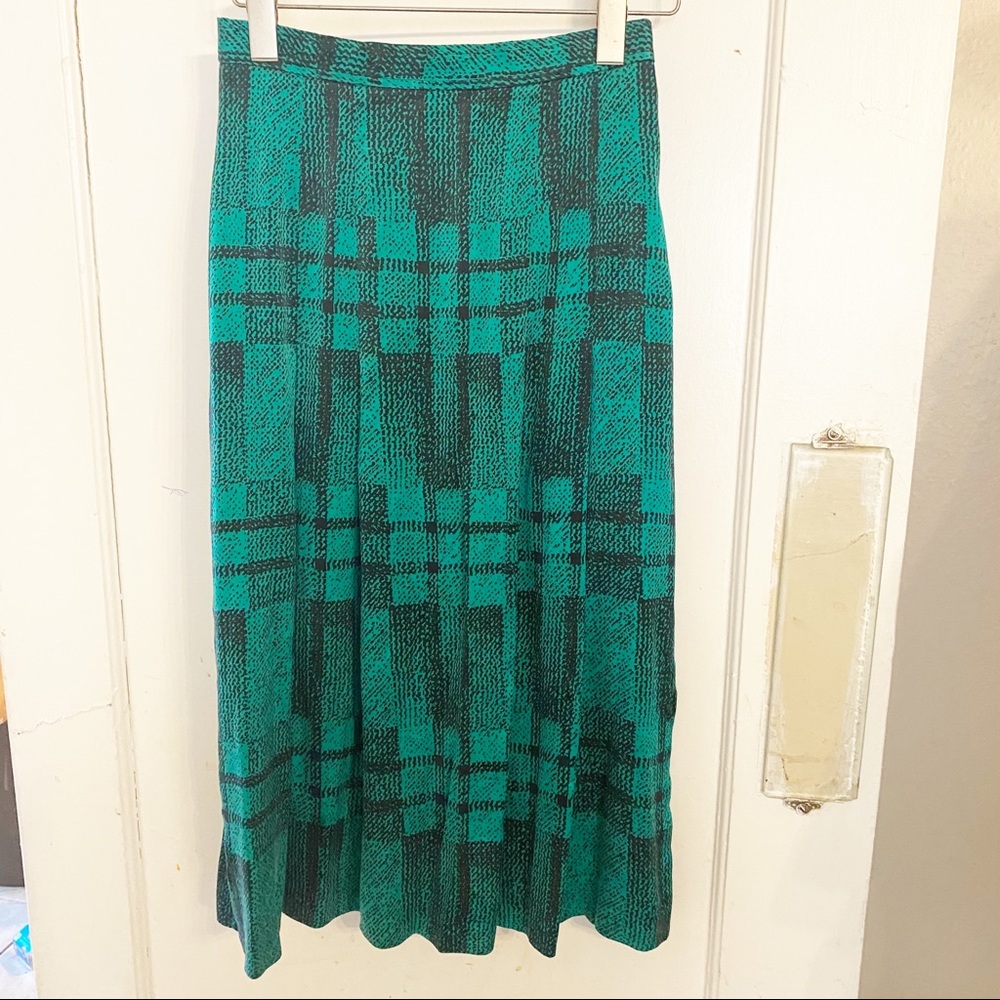 Green 1980s silk vintage skirt Stranger Things Nancy wheeler style